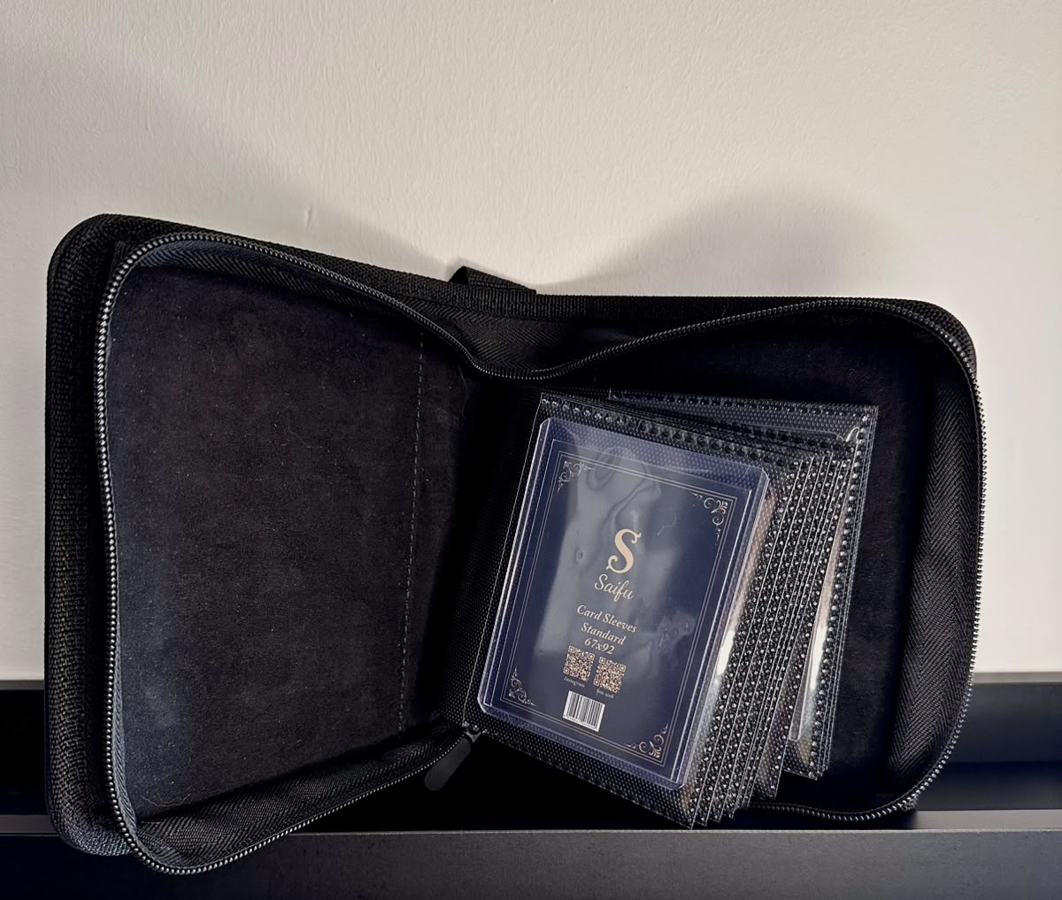 Album Mono Toploader Saifu – 16 pagine, 32 tasche, chiusura zip
