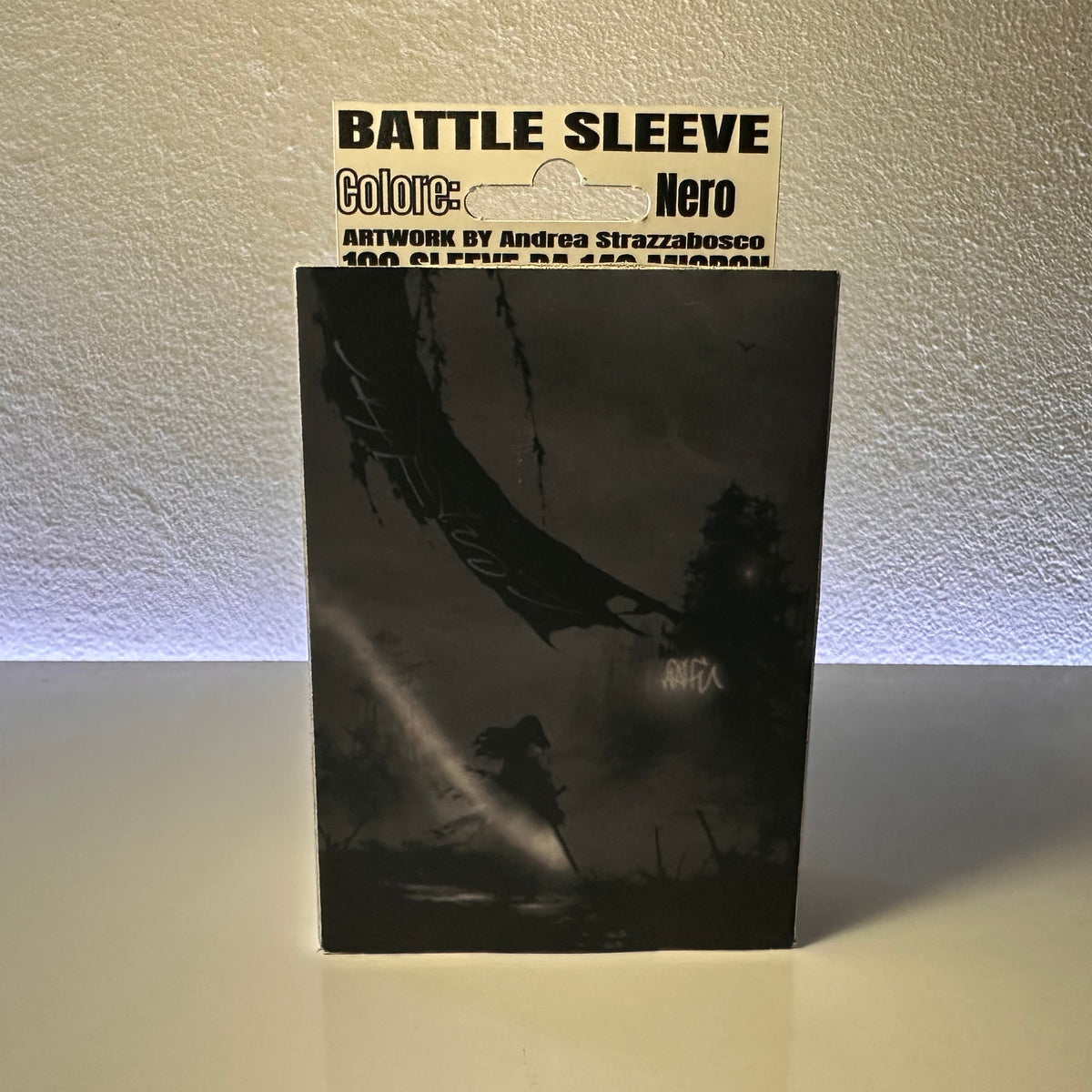 Battle Sleeves Saifu colore Nero, artwork di Andrea Strazzabosco