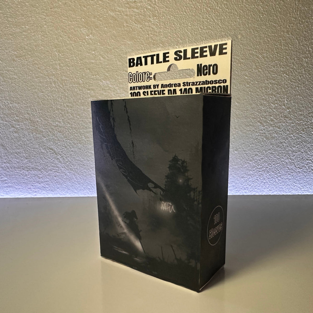 Battle Sleeves Saifu colore Nero, artwork di Andrea Strazzabosco